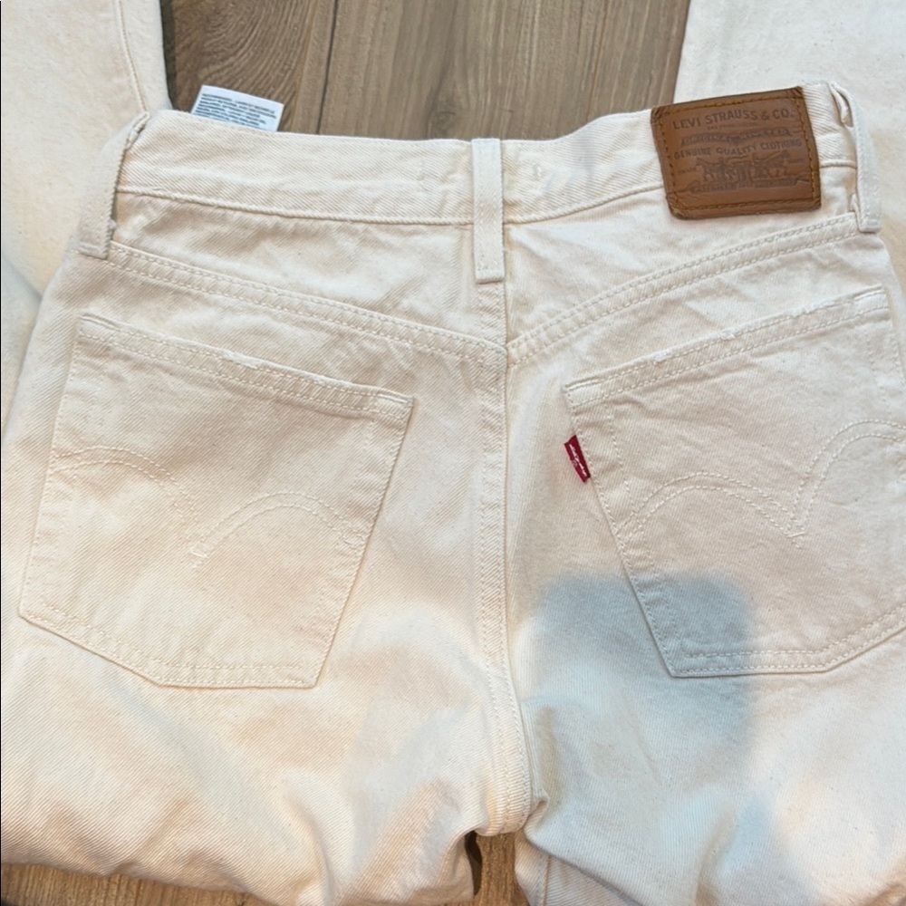 Levi's Cream Denim Jeans wedgie size 25 cropped